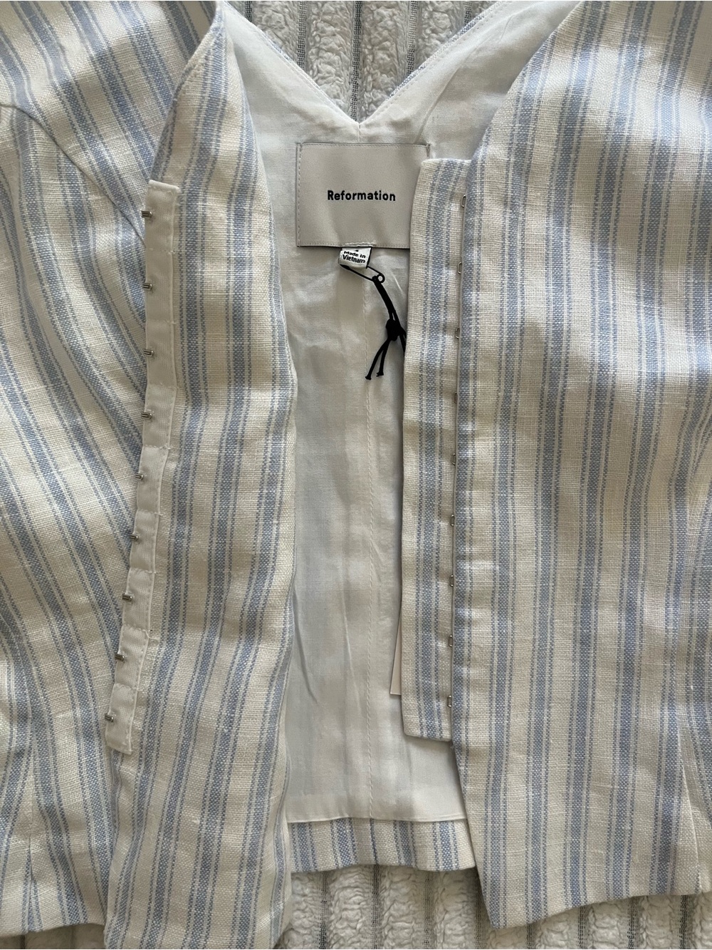 Reformation Indie Linen Top in Swan Stripe - Picture 7 of 8